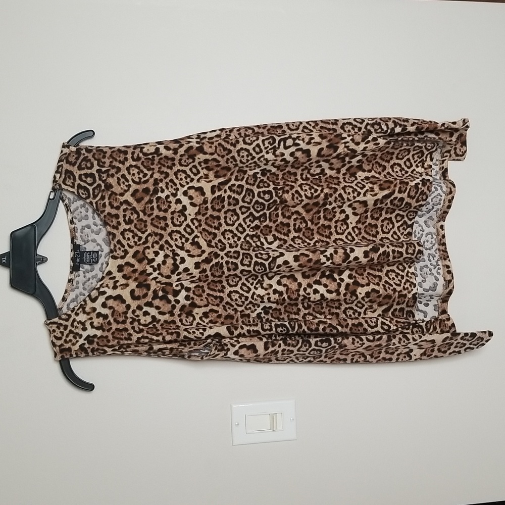 Rue 21 Leopard cold shoulder top sz large large